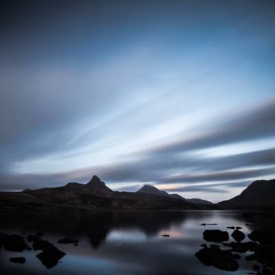 Stac Pollaidh a Loch and some whizzy clouds