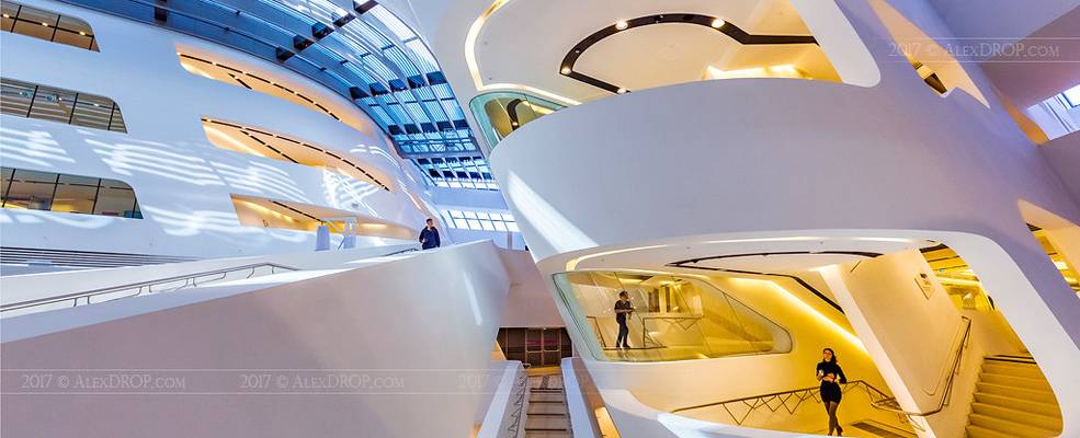 _MG_0305_web - A spaceship? No. Just a library!