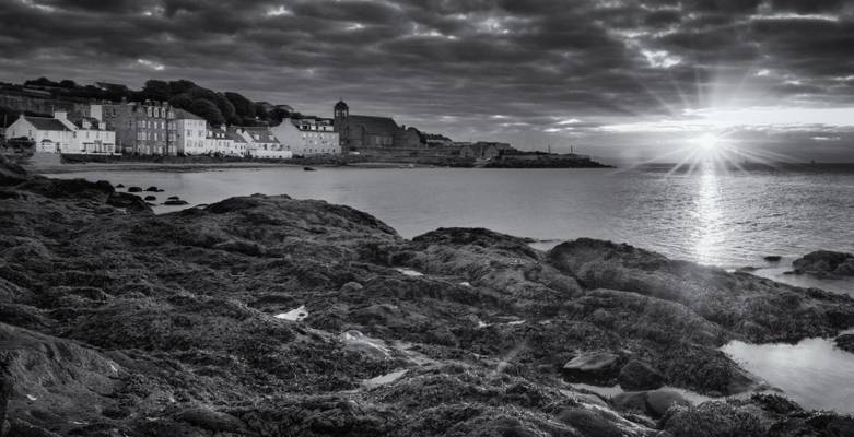 Kinghorn Sunrise Black & White