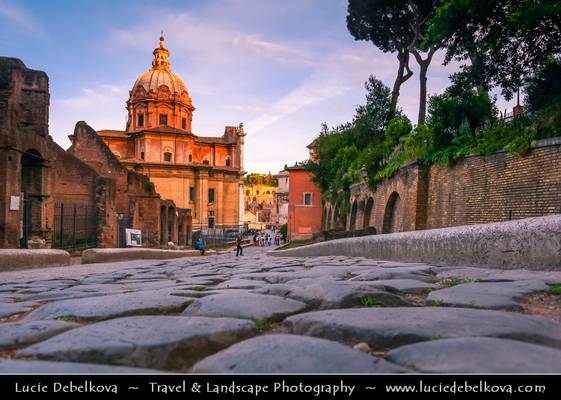Italy - Rome - On the way to Forum Romanum