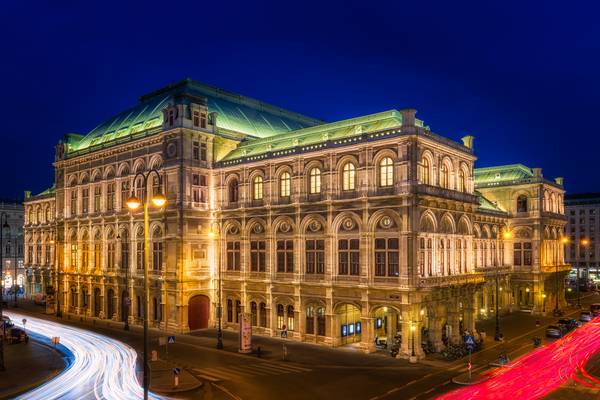 Vienna Opera Lighttrails