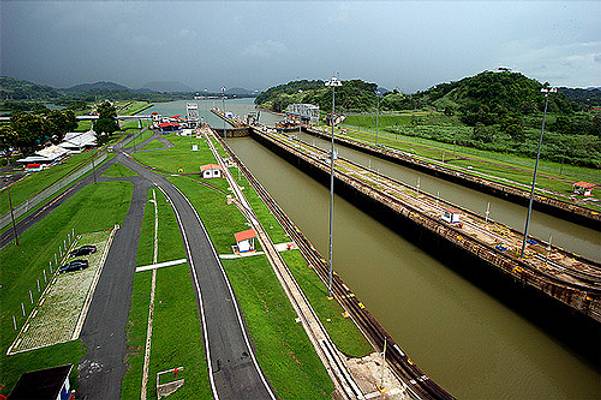 Panama Canal in snooze mode