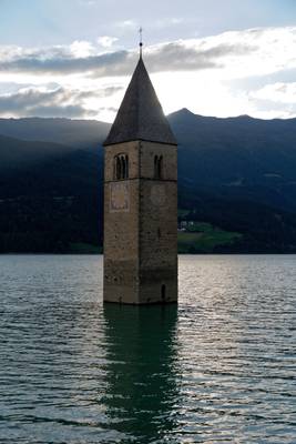 Sonnenuntergang am Reschensee