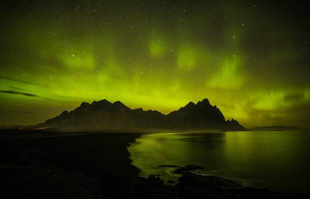 KP5 Aurora Borealis at 5am, Vestrahorn, Iceland