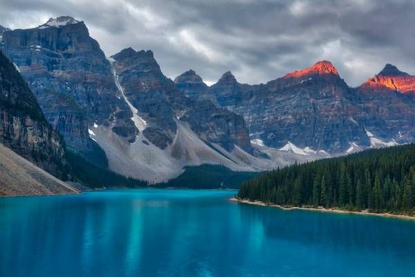 First Light at Moraine Lake