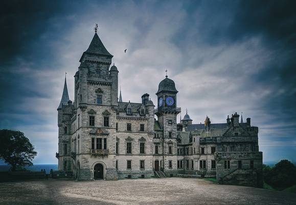 Front view of Dunrobin castle
