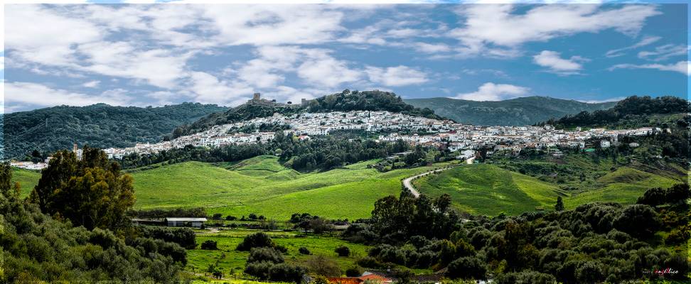 jimena de la frontera y su castillo. (panoramica)