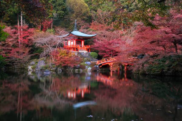 Fall colors at Daigo-ji Temple