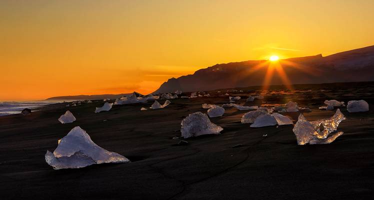 Stunning Sunset at Jökulsárlón Black Ice Beach, Iceland