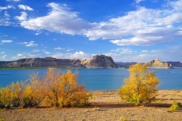 Scenic lakeside on the Utah/Arizona border