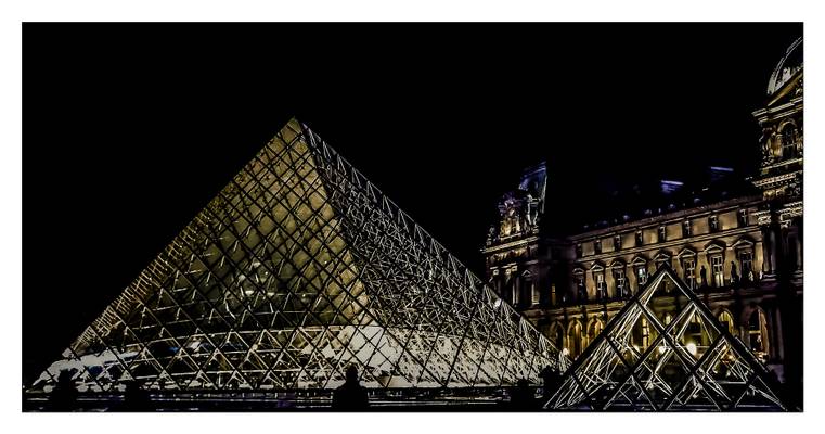 Série Pyramide du Louvre : N° 16