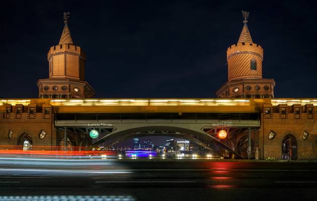 Berlin, Oberbaumbrücke mit S-Bahn