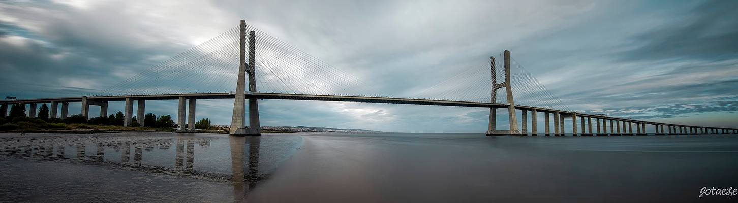 Puente Vasco de Gama