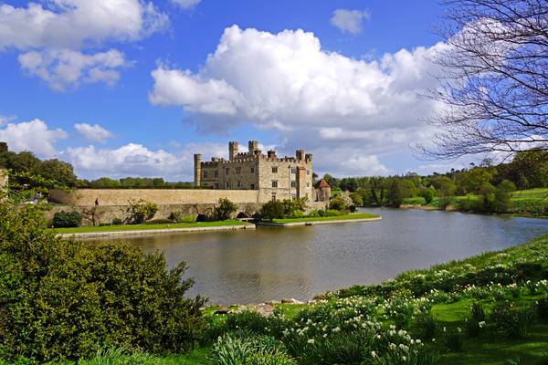 Leeds Castle with spring flowers view