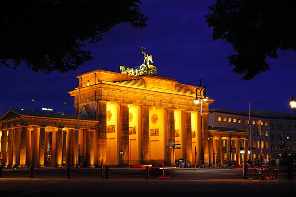 Berlin by night. Platz des 18. März