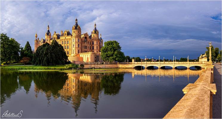 Morning Gold at Schwerin Castle, Germany (explored)