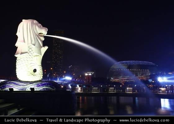 Singapore - Merlion Statue - Iconic Landmark at Night