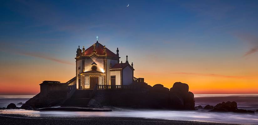 Senhor da Pedra - Miramar, Portugal