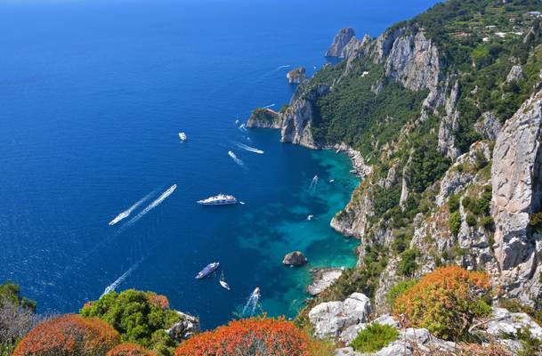 Southeast coast of Capri, Italia