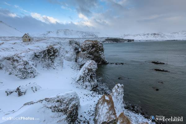 The small house on the cliff at Arnarstapi – Documenting #Iceland