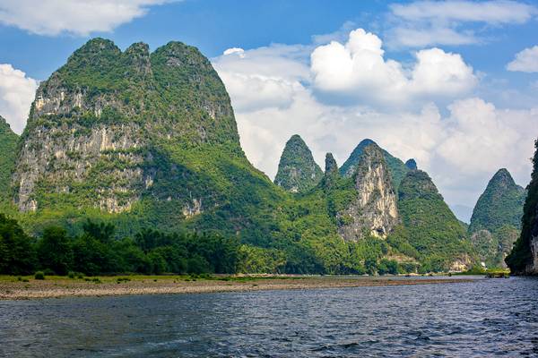 Scenic mountains along Li river