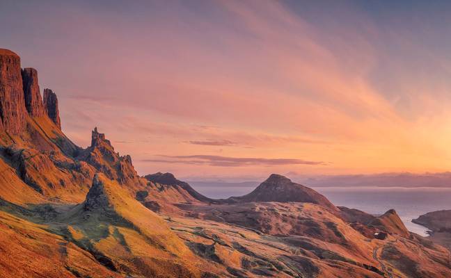 Quiraing Alight