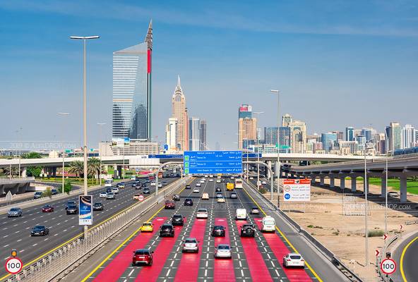 _DS20387 - Sheikh Zayed road at noon