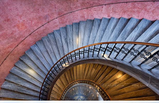 _DSC4813 - The Curled Staircase of Munchen Residenz Palace