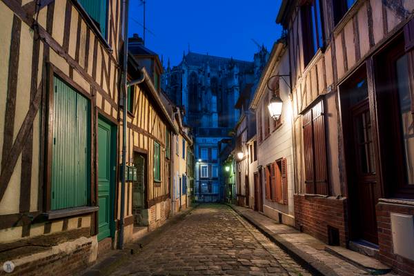 Beauvais at night [FR]