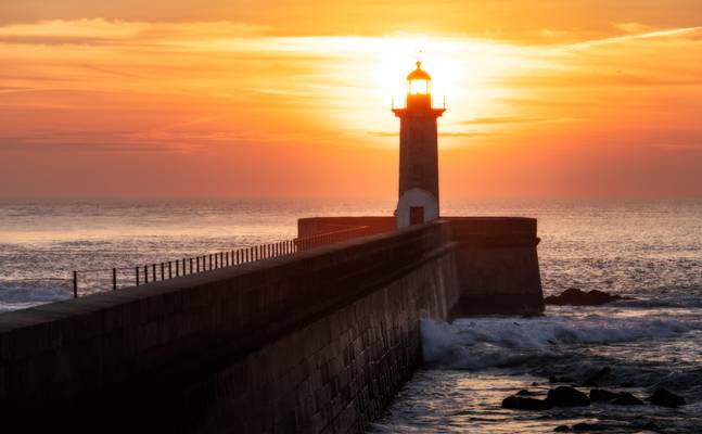 The Felgueiras Lighthouse at sunset | Porto, Portugal
