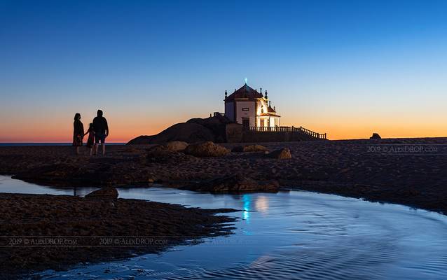 _DSC7119 - Visitors of the Capela do Senhor da Pedra