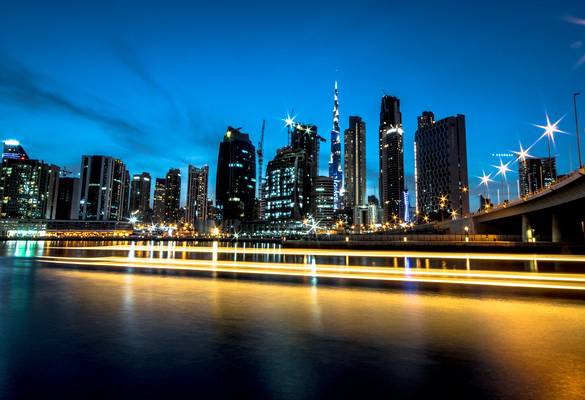 Dubaï at night