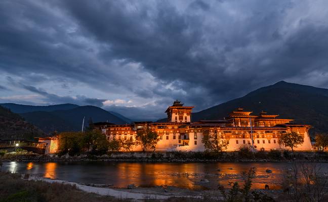 Punakha Dzong at dusk