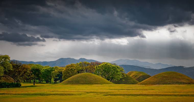 Naemul & Inwangdong royal Tombs