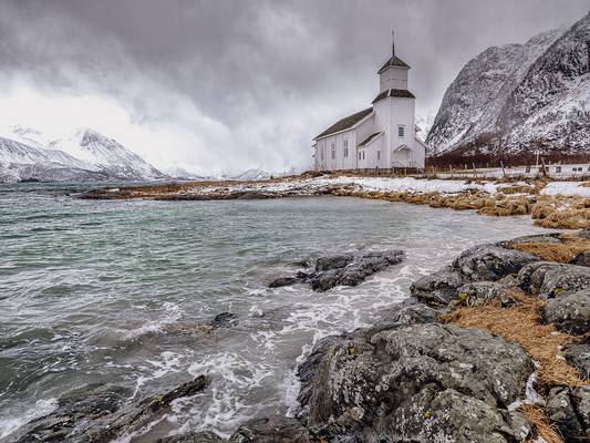 Stormy weather at Gimsøy church