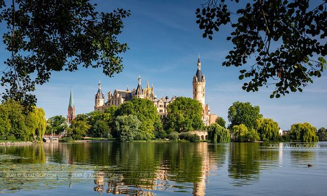 _DS21526 - Schwerin Castle in the morning