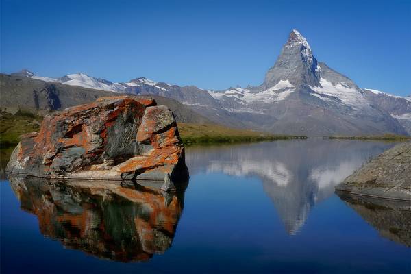 Colored rock on Stellisee