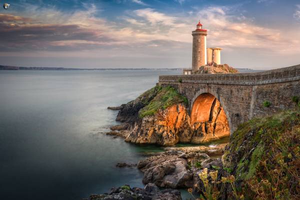 Phare du Petit Minou in last sunlight