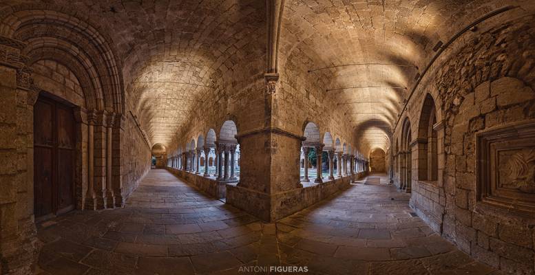 Sant Cugat, Cloister