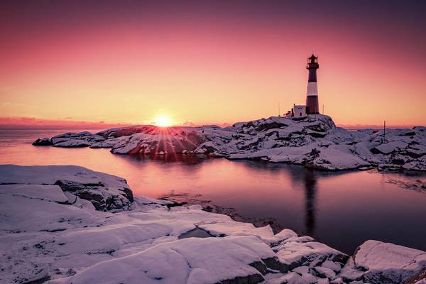 Lighthouse winter