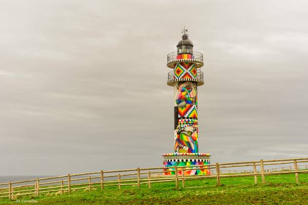 Un faro de colores