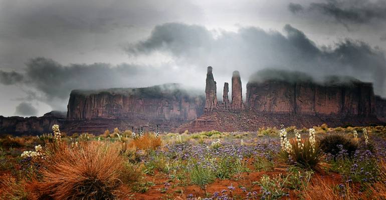 USA - Arizona - Monument Valley - three sisters