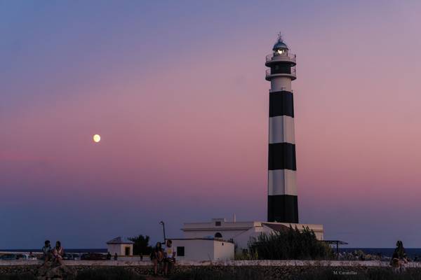 La luna y el faro