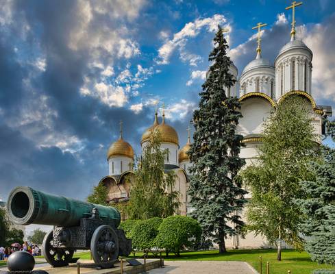 Russie - Moscou - le Kremlin - le Tsar Pouchka (le roi des canons)
