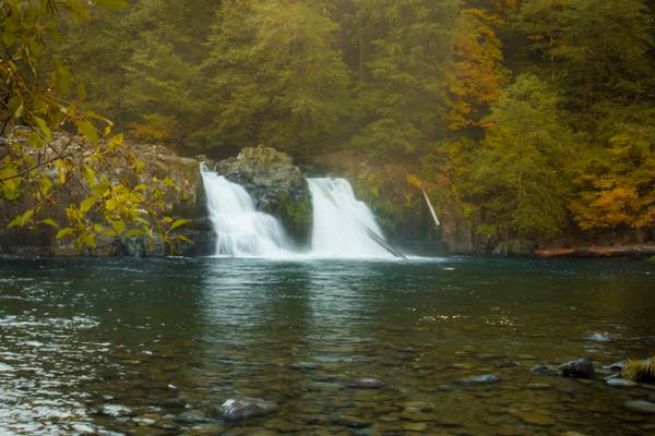 Salmon Falls in autumn, Oregon