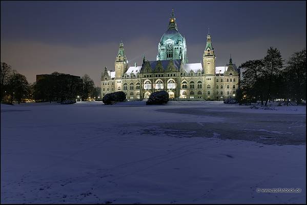Neues Rathaus im Schnee