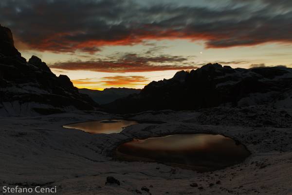 Alba sul lago dei piani