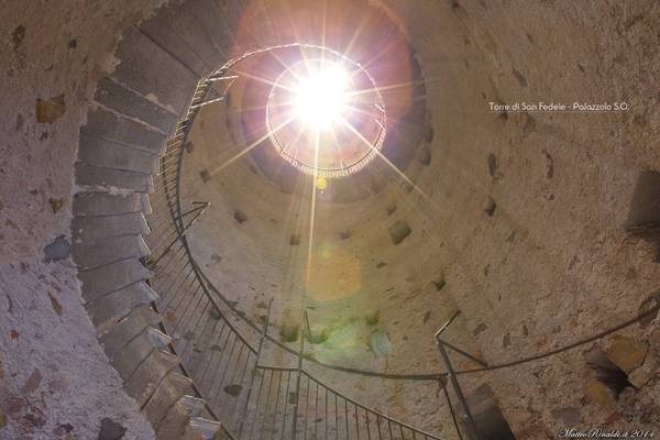 Scale interne alla Torre di San Fedele di Palazzolo S.O.