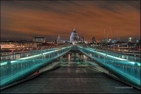 Millenium Bridge and St. Pauls Cathedral