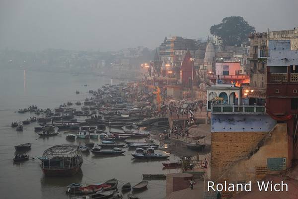 Varanasi - View onto the Ghats